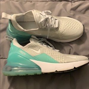 Nike Air max 270 kids 6 but fit woman 7.5